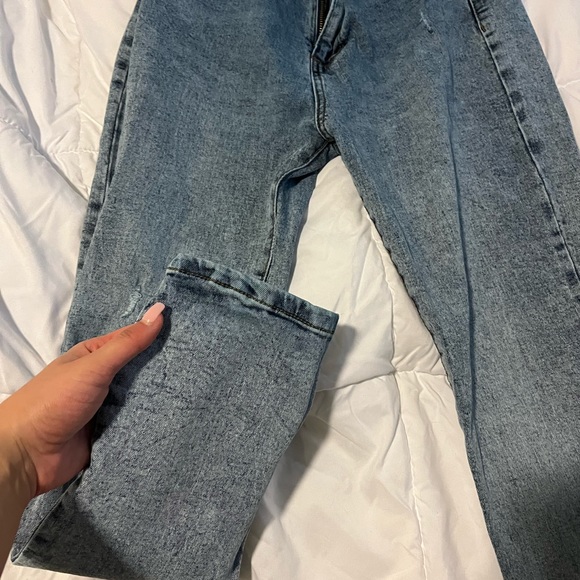 Cotton On distressed jeans - Picture 2 of 4